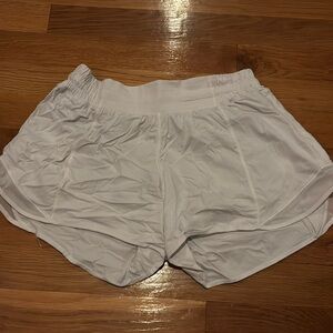 Brand New White Lulu hottie hot shorts